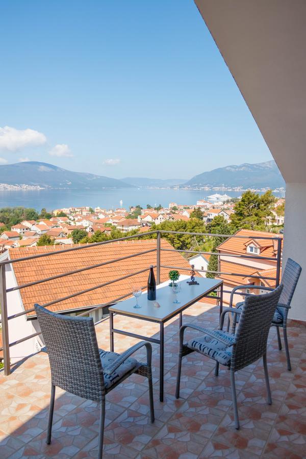 Apartmani Petar Tivat Ngoại thất bức ảnh